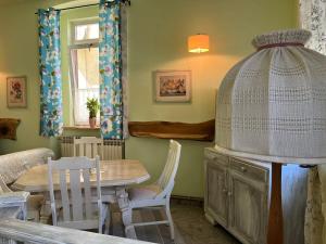 Posezení v ubytování Old Lady + 3 fotografie