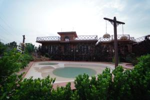 Satya Anantham Eco Retreat - Mystic Hotels内部或周边的泳池