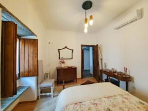 Ένα ή περισσότερα κρεβάτια σε δωμάτιο στο Mourão Retreat +46 φωτογραφίες
