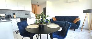 Nhà bếp/bếp nhỏ tại Green Fields Apartments - Apartamenty na Dzikiej Łące 2 +9 ảnh