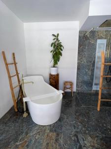 Billede fra billedgalleriet på Luxus Bungalow mit Pool im Chiemgau i Siegsdorf + 14 billeder