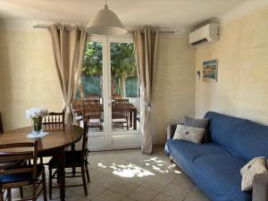 a living room with a blue couch and a table at La Maryse de Cassis in Cassis