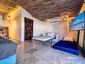 Un lugar para sentarse en Casa Serendity Beautiful 4Br 4Ba home one block from Malecon