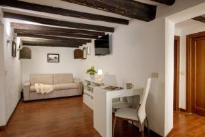 a living room with a desk and a couch at The Right Place 4U Monserrato Apartment in Rome