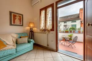 a living room with a couch and a balcony at A casa di Greta in Prato