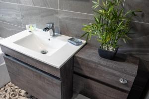 Galeriebild der Unterkunft Kirkwood House in Coatbridge