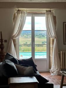 Piscina de la sau aproape de Maison Stirling Bourgogne Sleeps 8 Pool +34 fotografii