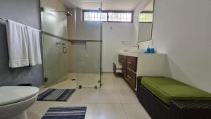 a bathroom with a shower and a toilet and a sink at Tranquilidad cerca del mar in Bucerías