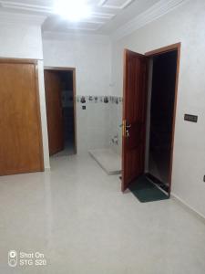 a bathroom with a shower and a toilet and a door at Maison d'hôtes Oujda in Oujda