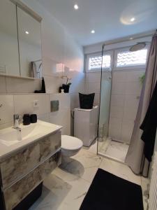 Ένα μπάνιο στο Ferienwohnung im Harz 1