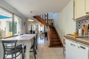 a kitchen and dining room with a table and chairs at La Maison Siméon in Amboise