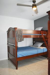 Postel nebo postele na pokoji v ubytování Weslaco Apt C 1