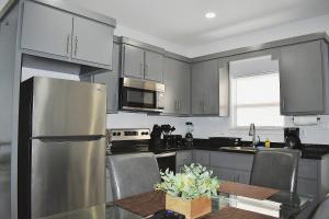 Η κουζίνα ή μικρή κουζίνα στο Weslaco Apt C 1