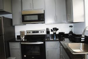 Η κουζίνα ή μικρή κουζίνα στο Weslaco Apt C 1