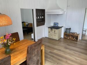 Kuchyň nebo kuchyňský kout v ubytování Hus i ljuset