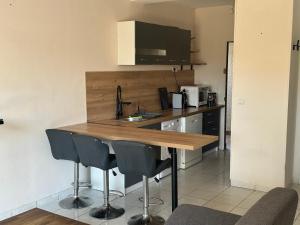 Kuchyň nebo kuchyňský kout v ubytování Mini Villa T3 duplex
