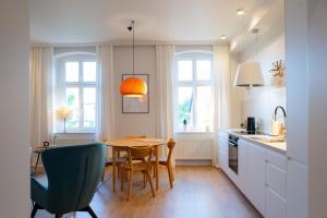 a kitchen with a table and chairs in a kitchen at Carola7 in Szczawno-Zdrój
