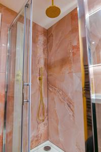 Phòng tắm tại Hyacinth Apartments - Central Luxury Brighton