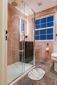 Phòng tắm tại Hyacinth Apartments - Central Luxury Brighton