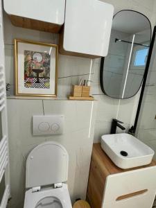 Bilik mandi di Modern Apartment