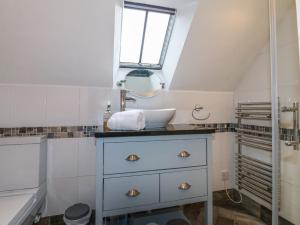 a bathroom with a sink and a sink at Dragon Hill Barn in Matlock +23 photos