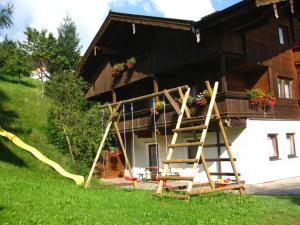 Budynek, w którym mieści się apartament