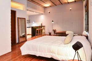 En eller flere senge i et værelse på Palermo Hermoso departamento con patio