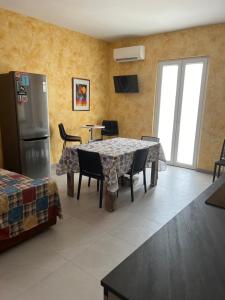 Gallery image of Casa Caselle intero appartam indipend 100mq 2 stanze 2 bagni e cucina in Caselle +3 photos