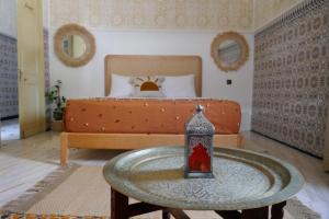 A bed or beds in a room at chez Aissam
