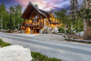 a large wooden house in the woods at Twin Peaks Lodge in Brighton