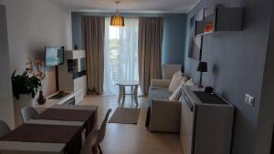 a living room with a couch and a table at Nocleg u Kasi nad Morzem Trójmiasto in Kowale