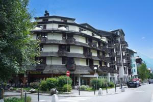 Budova, v ktorej sa apartmán nachádza + 15 fotografií
