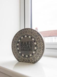 Foto Londonis asuva majutusasutuse 4 bed 2 bath Spacious House with 2 Driveway parking in Ilford London galeriist