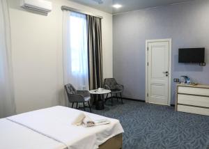 TV a/nebo společenská místnost v ubytování A E K A Hotel