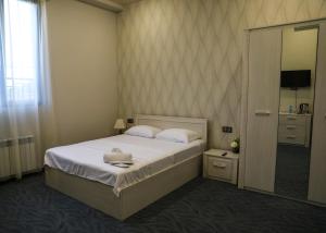 Voodi või voodid majutusasutuse A E K A Hotel toas