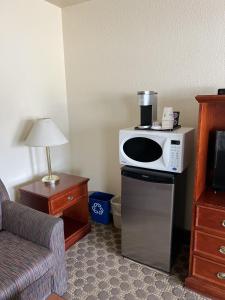 Kuchyň nebo kuchyňský kout v ubytování Travelodge by Wyndham Drumheller AB