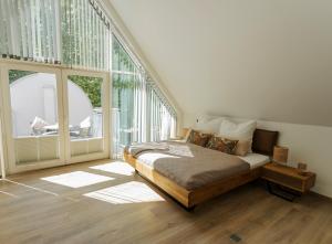 a bedroom with a bed and a large window at Stilvolles City-Apartment Glocke in Lüdinghausen