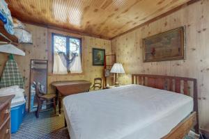 Ένα ή περισσότερα κρεβάτια σε δωμάτιο στο Green Lake Getaway- Full Property
