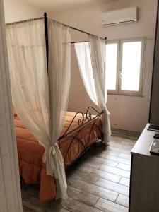 Postel nebo postele na pokoji v ubytování Splendido duplex moderno a 300 mt dalla spiaggia Sperlonga