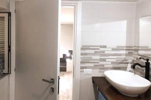 Koupelna v ubytování Splendido duplex moderno a 300 mt dalla spiaggia Sperlonga + 38 fotografií