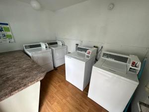 Φωτογραφία από το άλμπουμ του Linda Vista Motel σε Surrey +8 φωτογραφίες