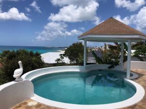 Πισίνα στο ή κοντά στο Pelican key Home with the view