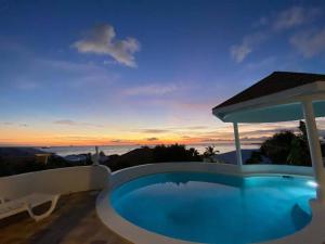 Πισίνα στο ή κοντά στο Pelican key Home with the view