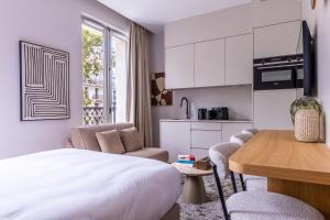 Cuisine ou kitchenette dans l'établissement Quartier Libre Marais