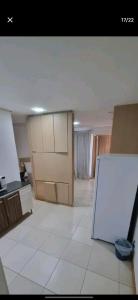 a room with a kitchen with a white floor and a refrigerator at Flat Hotel Saint Moritz ap 2008 in Brasilia +10 photos