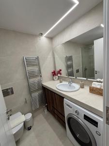 Koupelna v ubytování Paros Relux + 37 fotografií