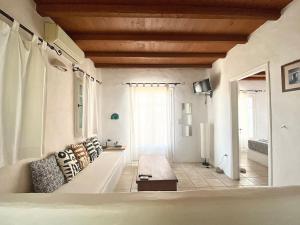 Χώρος καθιστικού στο Naousa Seaview Retreat II