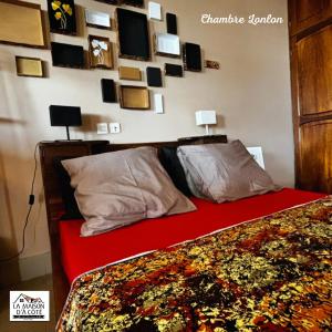 Voodi või voodid majutusasutuse Les Chambres D'À Côté toas