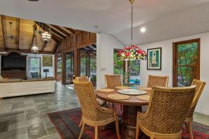 a dining room with a table and chairs at Garden Burees in Byron Bay