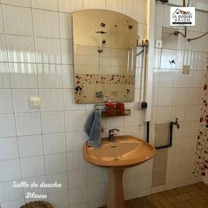 Vannituba majutusasutuses Les Chambres D'À Côté +19 fotot